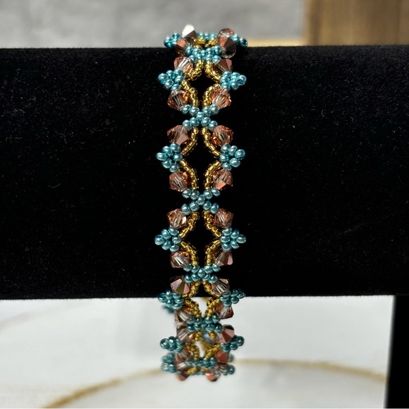 Artisan Handmade beautiful bicone and seed bead bracelet. - Picture 5 of 9